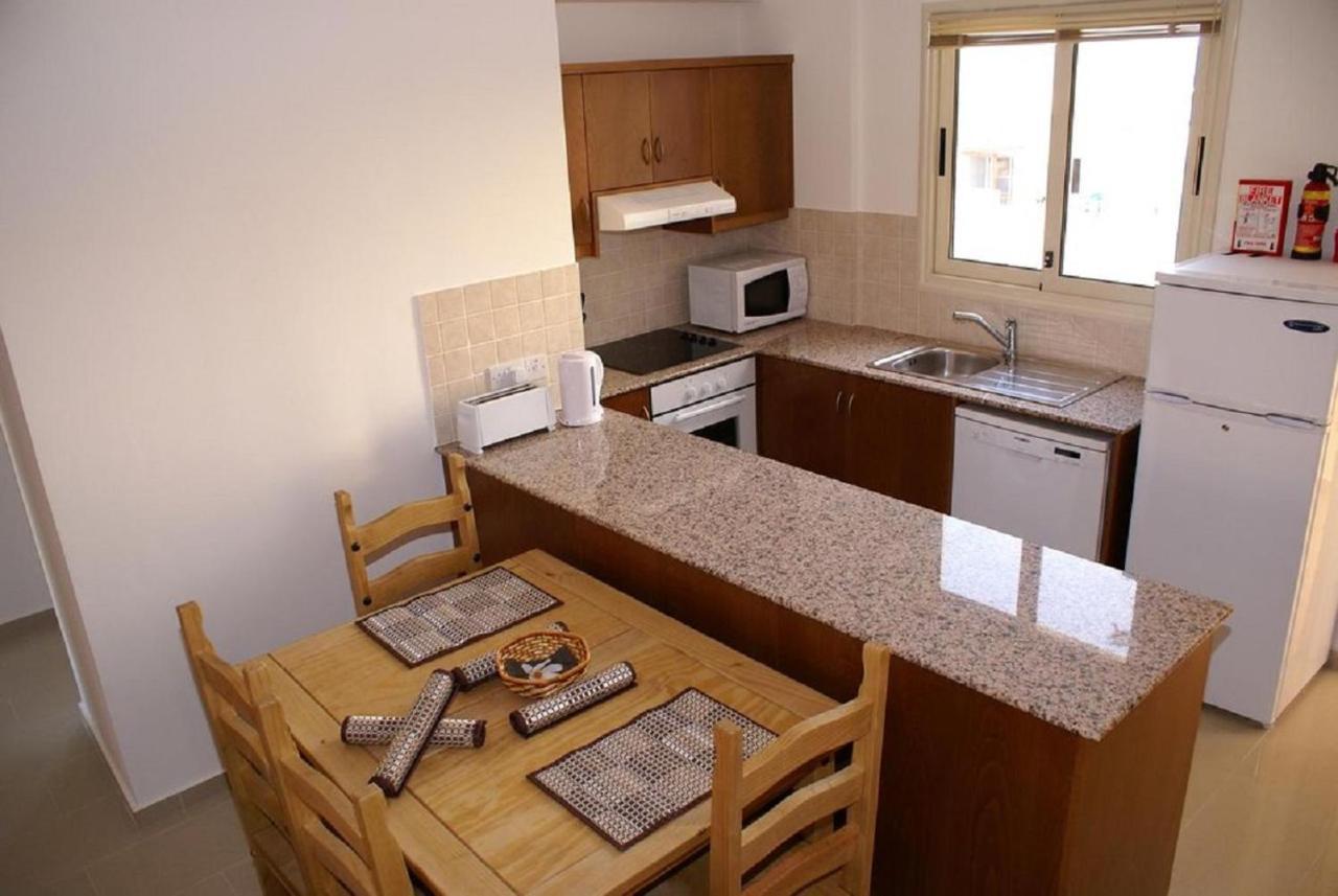 Pleasantly Furnished Apartment B201 With Large Terrace, Wi-Fi & Android Tv Peyia Exterior foto